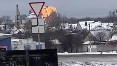 Pesawat Rusia Berisi Tawanan Perang Ukraina Jatuh dan Meledak
