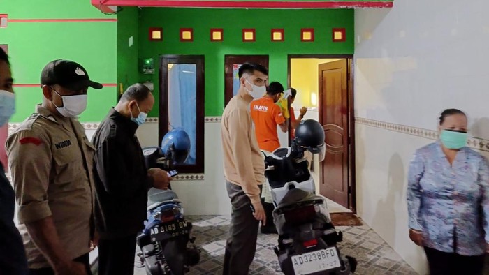 Petugas Polsek Teras dan Inafis Polres Boyolali melakukan olah TKP di lokasi kejadian.