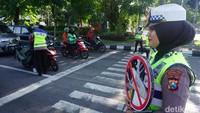 Sosialisasi Surabaya Zero Knalpot Brong ini akan terus digelorakan oleh pihak Kepolisian kepada masyrakat dengan tujuan menumbuhkan kesadaran tertib berlalu lintas.