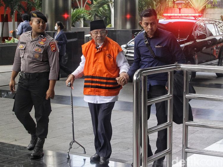 Potret Mantan Gubernur Malut Abdul Gani Kembali Diperiksa KPK