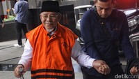 Gani diduga telah menerima suap Rp 2,2 miliar terkait proyek infrastruktur di Malut. 