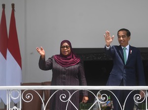 Jokowi Diajak Presiden Tanzania Liburan ke Zanzibar Usai Pensiun