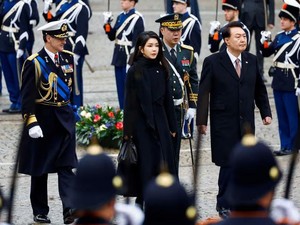 Geger Ibu Negara Korsel Terekam Kamera Terima Hadiah Tas Mewah