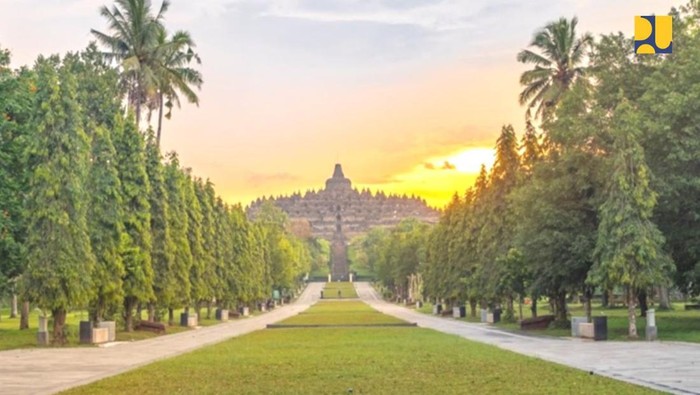 Kementerian Pekerjaan Umum dan Perumahan Rakyat (PUPR) terus melakukan pengembangan infrastruktur terpadu yang berkelanjutan pada Kawasan Strategis Pariwisata Nasional (KSPN) Borobudur di Jawa Tengah sebagai situs warisan budaya dunia (World Heritage Site). Infrastruktur yang dibangun diharapkan dapat mendukung pelestarian cagar budaya, mengubah wajah kawasan, dan meningkatkan kenyaman wisatawan domestik maupun mancanegara.