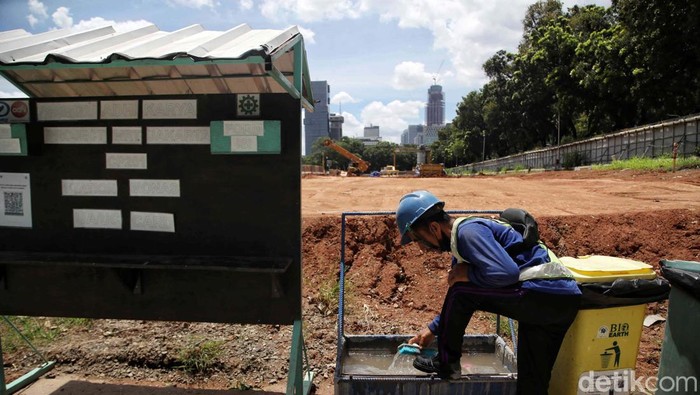 Progres Terkini Pembangunan Fase 2A MRT Jakarta Pembangunan fase 2A MRT Jakarta yang menghubungkan Stasiun Bundaran HI hingga Kota sepanjang sekitar 5,8 km terus dilakukan. Begini progresnya.