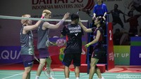 Meski sempat didekati 16-14, Rehan/Lisa bisa mempertahankan keunggulannya. Mereka akhirnya menang 21-14 usai pukulan Toh menyangkut di net. 