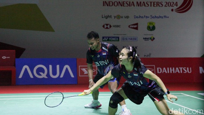 Bertanding di Istora Senayan, Jakarta, Kamis (25/1/2024) siang WIB, Rehan/Lisa sempat kehilangan gim pertama lebih dulu. Mereka kemudian bangkit dan menang 12-21, 21-13, 21-14.