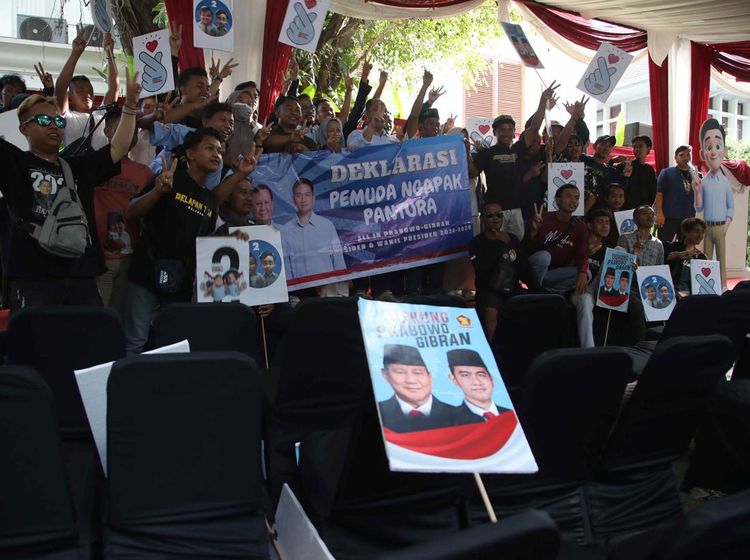 Relawan Pemuda Ngapak Pantura Dukung Prabowo-Gibran