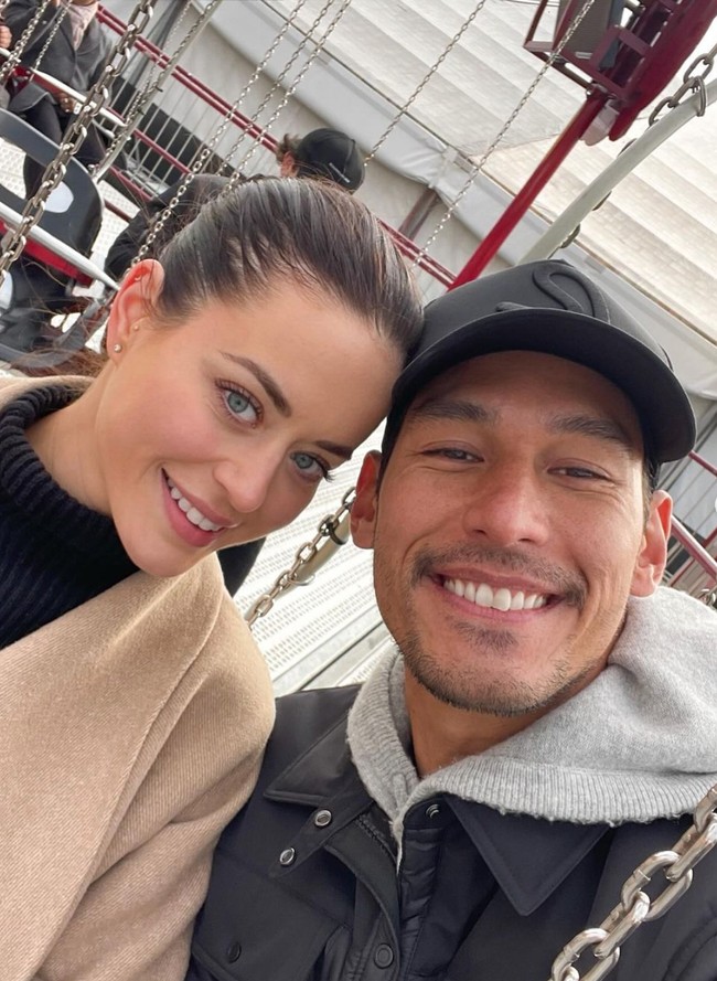 Melalui akun Instagram pribadinya baik Lily maupun Richard kerap memamerkan kebersamaan mereka kala berada di London. Tak sedikit yang berhasil dibuat salfok melihat paras Lily yang cantik. Foto: Instagram/@richo_kyle