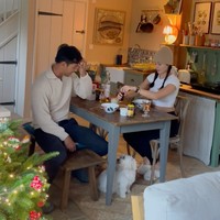 Dalam unggahan yang dibagikan juga terlihat keduanya menghabiskan waktu di rumah dengan masak dan makan bersama. Foto: Instagram/@richo_kyle