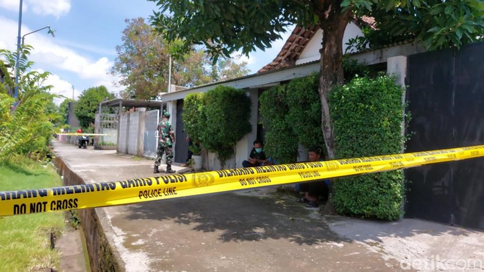 Rumah kontrakan pria berinisial TA (36) warga Desa Nangsri, Kecamatan Kebakkramat, Kabupaten Karanganyar, yang diamankan Tim Densus 88.