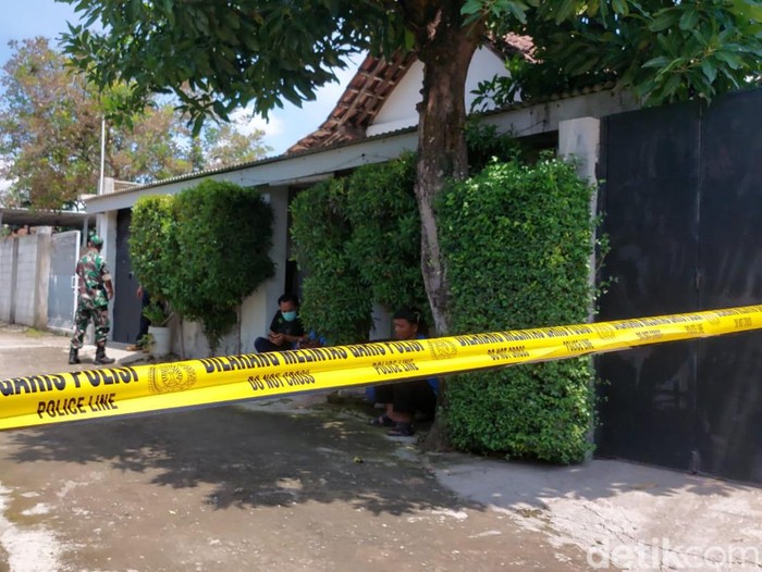 Rumah kontrakan pria berinisial TA (36) warga Desa Nangsri, Kecamatan Kebakkramat, Kabupaten Karanganyar, yang diamankan Tim Densus 88.