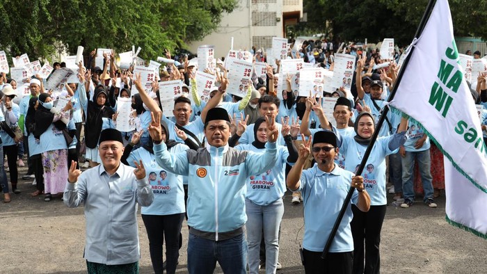 Samawi Gelar Apel Relawan Canvasing Prabowo-Gibran di Jakarta Utara Solidaritas Ulama Muda Jokowi (Samawi) kembali menggelar apel & pelepasan relawan canvasing Prabowo-Gibran di Jakarta Utara, Kamis (24/1/2024). Setelah apel perdana digelar di Bekasi, kali ini para relawan canvasing samawi melakukan upacara di Stadion Rawabadak Jakarta Utara.