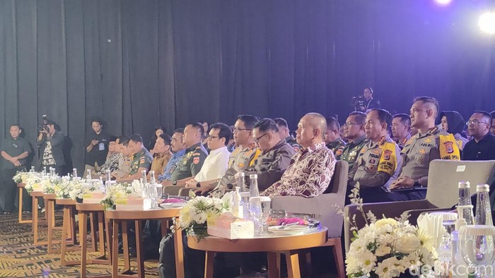 Sejumlah tokoh menghadiri acara #DemiIndonesia Cerdas Memilih di Karaton Ballroom Royal Ambarrukmo Jogja, Kamis (25/1/2024).