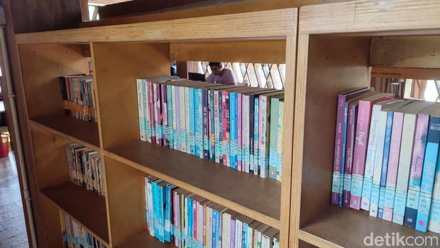 Semarang memiliki perpustakaan unik yang dinamakan Microlibrary Warak Kayu.