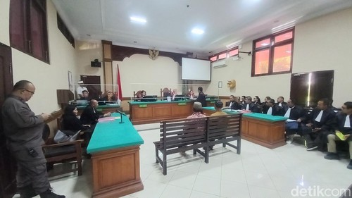 Sidang kasus buka paksa portal di Taman Nasional Bali Barat (TNBB) saat Hari Raya Nyepi, Kamis (25/1/2024).