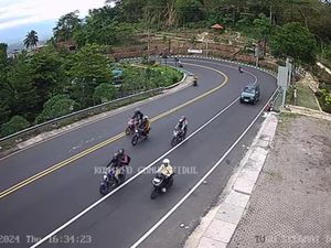 Jalur Jogja-Wonosari Sore Ini Ramai, Bus Wisata Berlalu Lalang