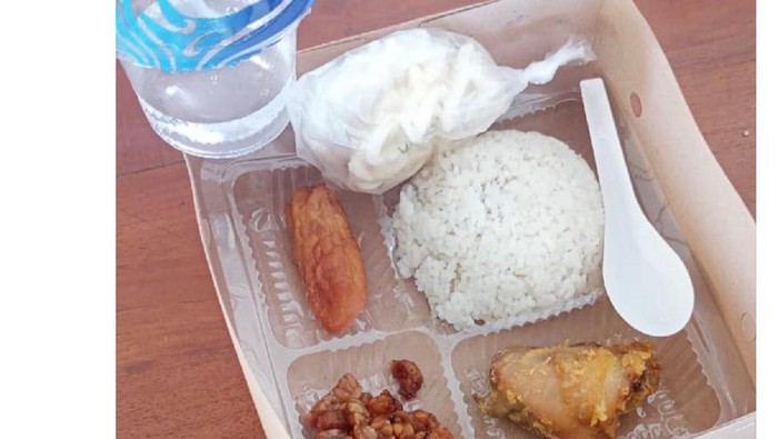 Tangkapan layar postingan berisi keluhan soal konsumsi saat pelantikan KPPS Kabupaten Bantul.
