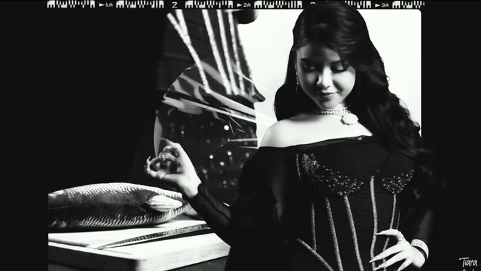 Penampilan Tiara Andini dalam video klip Ngeluwihi.