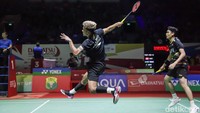Koga/Saito mampu selalu unggul di awal gim kedua. Bagas/Fikri bisa mengejar hingga skor imbang 7-7. 