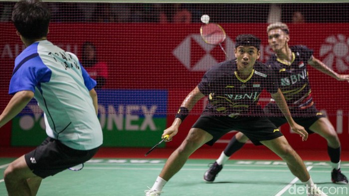 Top! Bagas/Fikri Melaju ke 8 Besar Indonesia Masters 2024 Bagas Maulana/Muhammad Shohibul Fikri vs Akira Koga/Taichi Saito pada babak 16 besar Indonesia Masters di Istora, Kamis (25/1/2024). Laga berlangsung ketat di gim pertama.