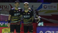 Kejar mengejar poin terjadi hingga interval. Laga berlangsung ketat di poin-poin krusial. Bagas/Fikri mampu menjaga jarak angka untuk menuntaskan laga dengan menang 21-18 di gim kedua. 