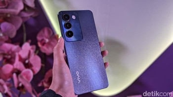 Kalau ini varian Hitam Onyx yang menggunakan bahan crystalline matte. Foto: Virgina Maulita Putri/detikINET