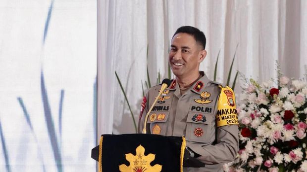 Wakapolda Metro Jaya Brigjen Suyudi Ario Seto mewakili Kapolda Metro Jaya Irjen Karyoto melepas 45 Polwan purna tugas.