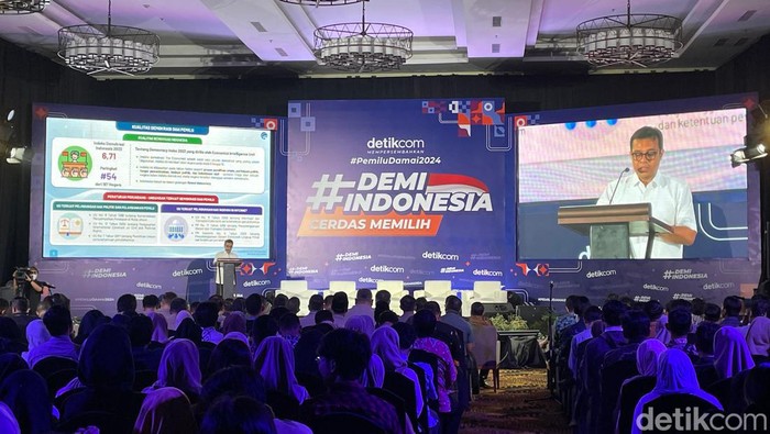 Wakil Menteri Komunikasi dan Informatika (Wamen Kominfo) Nezar Patria di acara #DemiIndonesia Cerdas Memilih edisi Jogja di Karaton Ballroom Royal Ambarrukmo Jogja, Kamis (25/1/2024).