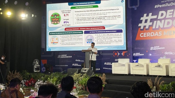 Wakil Menteri Komunikasi dan Informatika (Wamen Kominfo) Nezar Patria di acara #DemiIndonesia Cerdas Memilih edisi Jogja di Karaton Ballroom Royal Ambarrukmo Jogja, Kamis (25/1/2024).