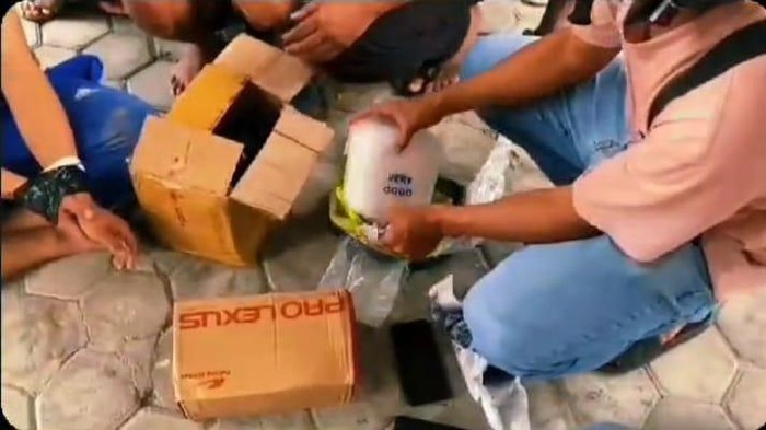3 pria di Kota Palu terima paket berisi 1 Kg sabu ditangkap.