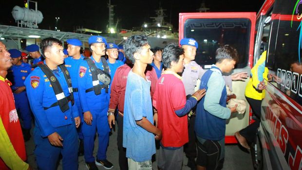 ABK asal Lamongan tiba di Dermaga Tanjung Perak Surabaya