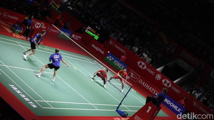 Aksi Leo/Daniel Tembus Semifinal Indonesia Masters 2024 Leo Rolly Carnando/Daniel Marthin menjaga peluangnya mempertahankan gelar di Indonesia Masters 2024. Mereka lolos ke semifinal usai menang atas wakil Denmark di Istora Senayan, Jakarta, Jumat (26/1/2024) sore WIB.
