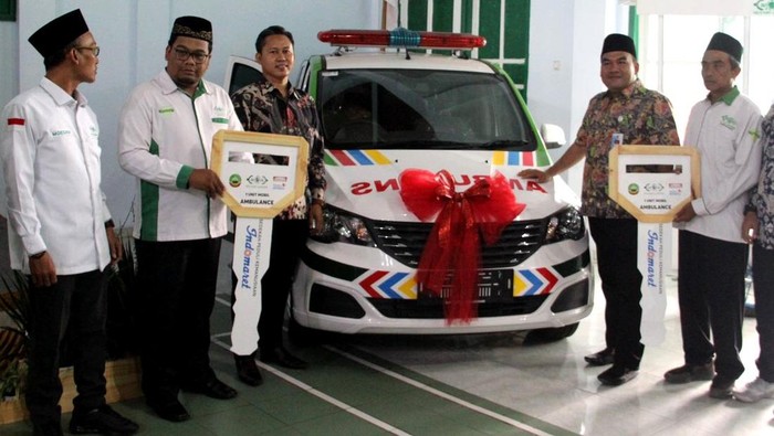 NU Care-Lazisnu terus menggalkkan program kemanusiaan dengan menyalurkan bantuan 2 ambulans, gerobak usaha untuk UMKM dan modal usaha.