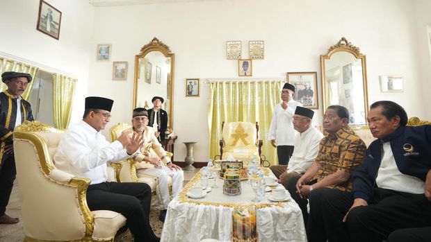 Anies kunjungi Kedaton Kesultanan Ternate. (Dok. Istimewa)
