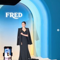 Lee Young Ae punya sepasang anak kembar yang sudah menginjak usia remaja. Saat melahirkan, istri pebisnis tajir ini baru menginjak kepala empat. Foto: Instagram