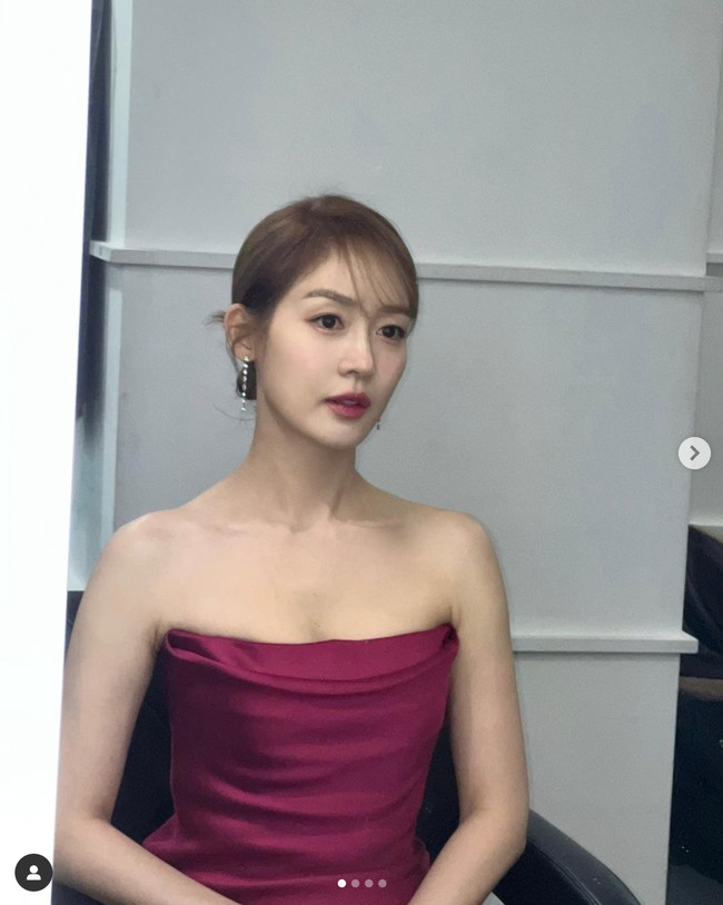 Aktris Sung Yu Ri menikah dengan atlet golf pada tahun 2017. Berselang empat tahun, dia akhirnya dikaruniai bayi kembar perempuan. Usianya genap 41 tahun. Foto: Instagram