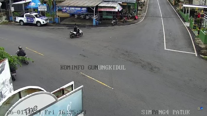 Arus lalu lintas Jalan Jogja-Wonosari, Gunungkidul, pada Jumat (26/1/2024), pukul 16.35 WIB.