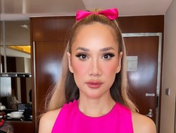 7 Potret BCL Tampil Bak Barbie Pakai Mini Dress Pink, Cantik Mempesona