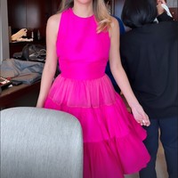 Dress yang dikenakan BCL sendiri rupanya merupakan rancangan salah satu desainer RI, Didi Budiarjo. Dress tersebut berhasil bikin BCL tampil bak Barbie. Foto: Instagram/@itsmebcl/@bumiauw