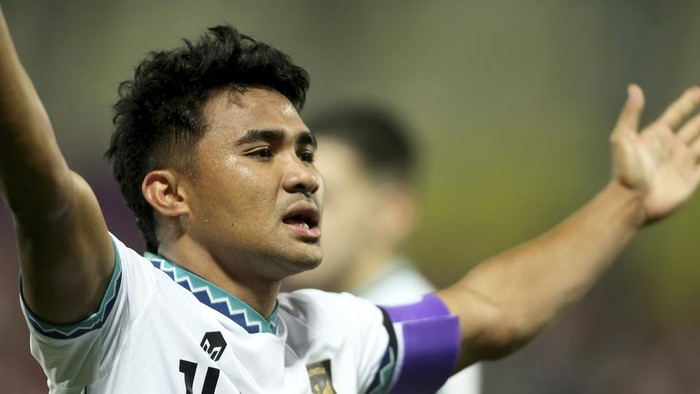 Bingkai Sepekan: Sejarah Baru Timnas Indonesia di Piala Asia Indonesias Asnawi Mangkualam Bahar celebrates after scoring the opening goal from the penalty spot during the Asian Cup Group D soccer match between Vietnam and Indonesia at Abdullah Bin Khalifa Stadium in Doha, Qatar, Friday, Jan. 19, 2024. (AP Photo/Hussein Sayed)