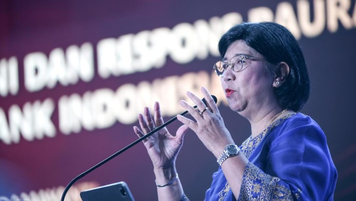 Wakil Direktur Utama PT Bank Tabungan Negara (Persero) Tbk (BTN) Oni Febriarto Rahardjo dan Komisaris Utama BTN Chandra M Hamzah berbincang dengan Deputi Gubernur Senior Bank Indonesia (BI) Destry Damayanti usai acara BTN Economic Outlook 2024 di Jakarta, Kamis (25/1/2024). BTN menggelar acara Economic Outlook 2024 dengan mengundang Nasabah Prioritas yang membahas seputar isu dan perkembangan seputar bisnis, ekonomi, dan politik. BTN optimistis sektor properti masih cerah dan menjadi sektor yang dapat memberikan kontribusi banyak terhadap pertumbuhan perekonomian di Indonesia sepanjang tahun 2024 ini.