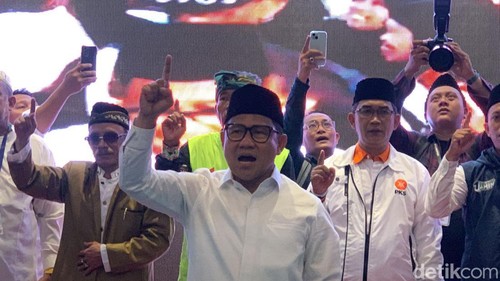 Cak Imin saat bertemu dengan para pendukungnya di Kuta, Bali.