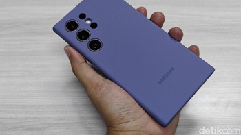 Permukaan bagian luarnya dibuat begitu halus dna nyaman di tangan. Foto: Adi Fida Rahman/detikINET