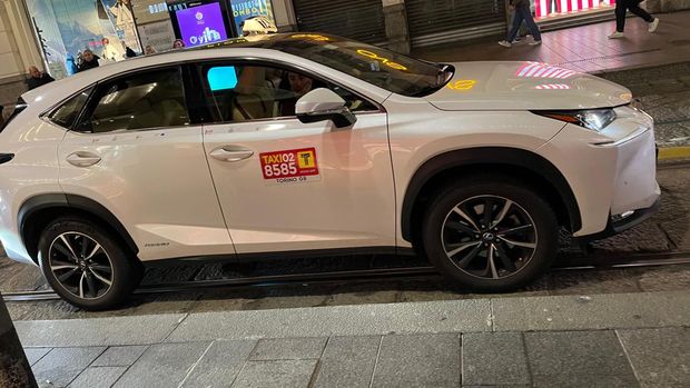 Deretan mobil mewah jadi taksi di Italia