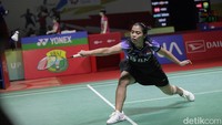 Gregoria sempat memberi perlawanan sengit di gim pertama tapi akhirnya harus menyerah 20-22, 11-21.