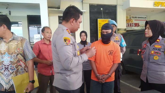FAS, pelaku pencabulan siswi SMK saat ditanya Kapolres Bangkalan AKBP Febri