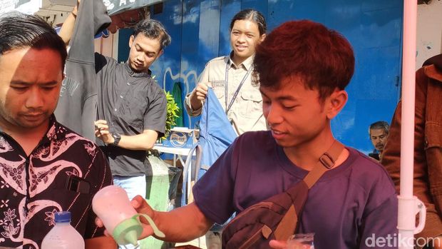 Firmansyah berjualan Cilung di acara Komunitas Panda