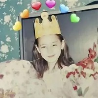 Tapi netizen kembali dikejutkan dengan penampilannya. Ketika foto-foto masa kecilnya terungkap, banyak orang meyakini bahwa wanita itu memang terlahir demikian. Foto: Weibo