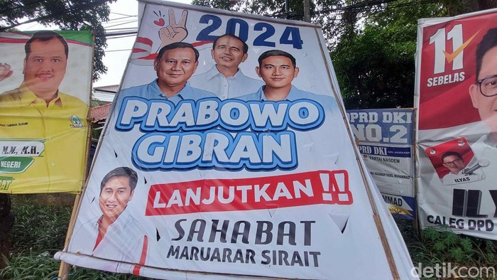 Gak Bahaya Tah, Ada Foto Jokowi di Baliho dukung Prabowo-Gibran Gak Bahaya Tah, Ada Foto Jokowi di Baliho dukung Prabowo-Gibran